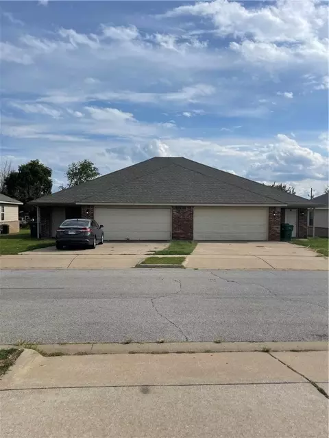 985 A B Remington Dr, Springdale, AR 72764