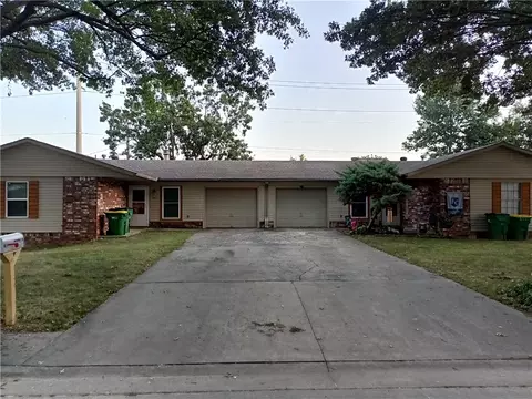 2305 Pin Oak Dr, Springdale, AR 72762