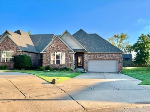 4013 N Meadow View Dr, Fayetteville, AR 72703