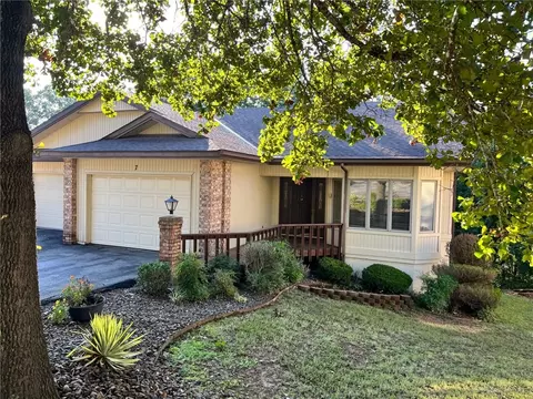 7 Teresa Dr, Bella Vista, AR 72715