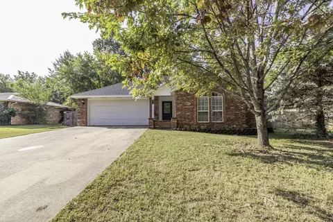 211 E Ctr, Prairie Grove, AR 72753
