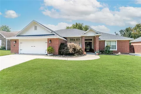 1204 N 35th St, Rogers, AR 72756