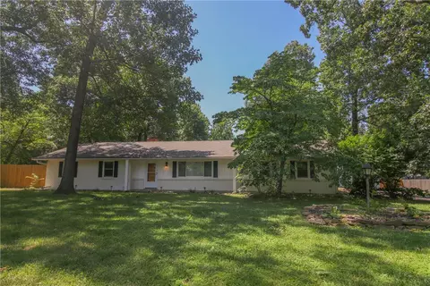 3220 W Cherokee Rd, Rogers, AR 72758