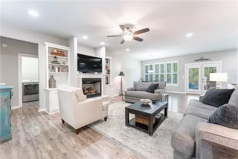 54 Overton Dr, Bella Vista, AR 72714