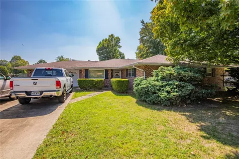 1006 S Dixieland Rd, Rogers, AR 72758