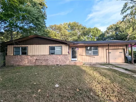 217 S Skilern St, Siloam Springs, AR 72761