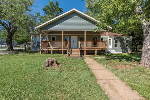 108 Phillips Ave, Huntsville, AR 72740