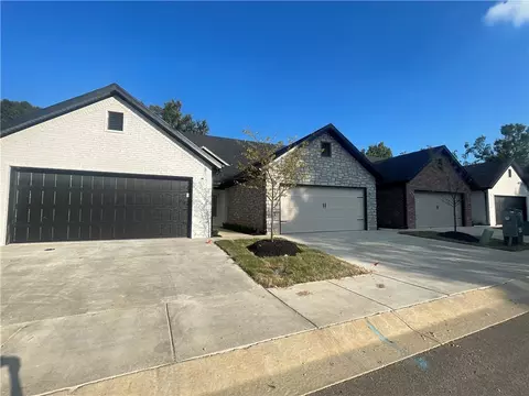 1615 S 17th Pl, Rogers, AR 72758