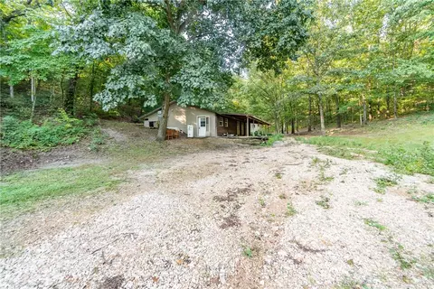 2015 Miser Rd, Noel, MO 64854