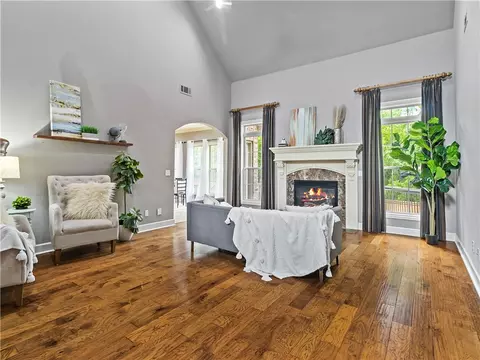 1118 NE Thorn Hill Rd, Bentonville, AR 72712
