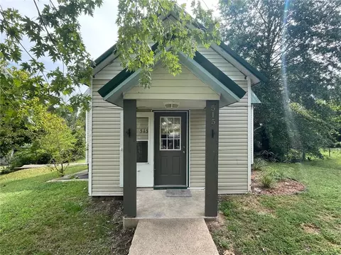 515 S Center St, Grove, OK 74344