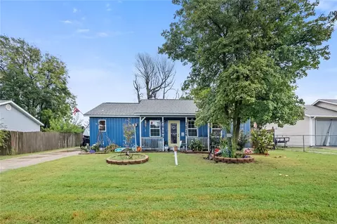 1514 Love Ln, Gentry, AR 72734