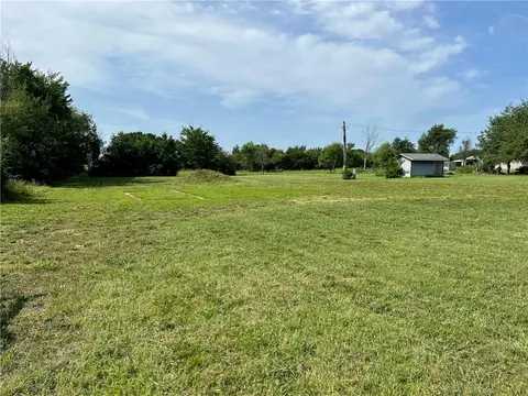 695 Sbanotto Ave, Tontitown, AR 72762