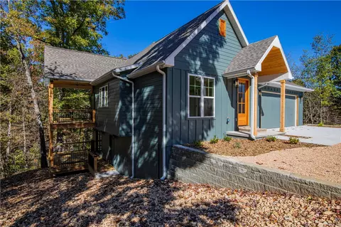 1 Rath Dr, Bella Vista, AR 72715