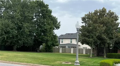 W Champions Boulevard, Rogers, AR 72758