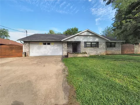 1905 SW D St, Bentonville, AR 72712