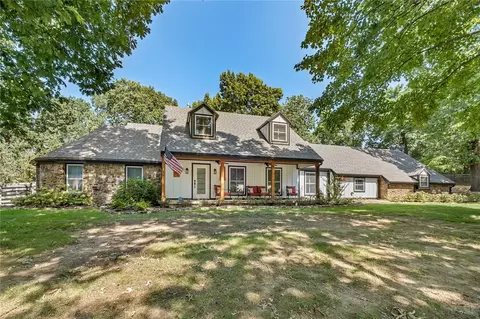 705 W University St, Siloam Springs, AR 72761