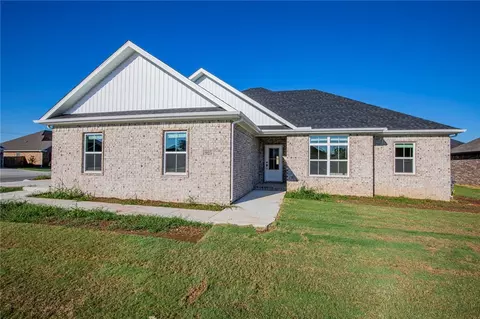 925 Parker Ln, Pea Ridge, AR 72751