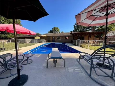 115 W Magnolia St, Siloam Springs, AR 72761