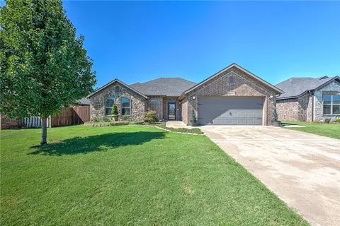6212 S 38th St, Rogers, AR 72758
