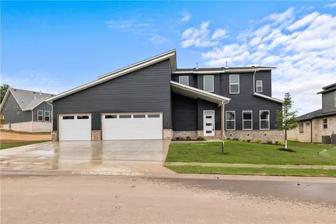 2624 Fairway Cir, Pea Ridge, AR 72751