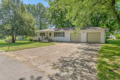 111 Oak Cliff Dr, Neosho, MO 64850