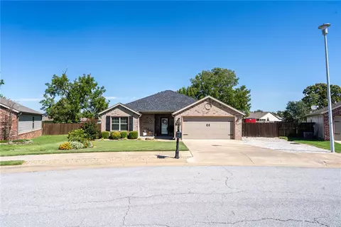 686 Olivia, Centerton, AR 72719