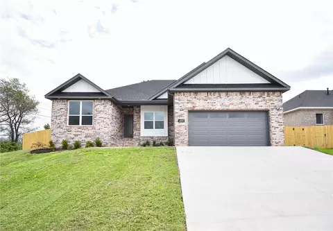 378 N Wyandotte St, Farmington, AR 72730