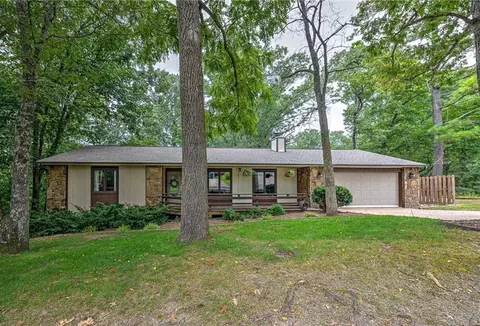 2 Felton Ln, Bella Vista, AR 72715