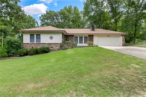 1 Dolphin Cir, Bella Vista, AR 72715