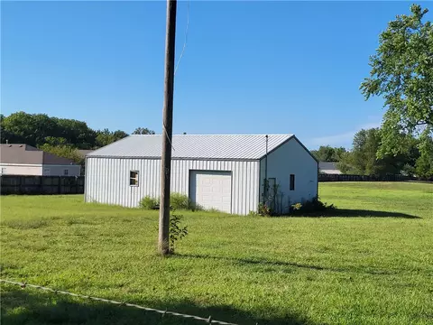 476 Roller Ave, Decatur, AR 72722