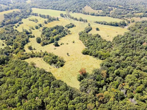 733 County Road, Berryville, AR 72616