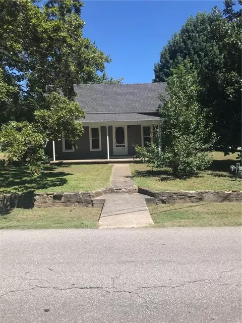 101 N Border St, Prairie Grove, AR 72753