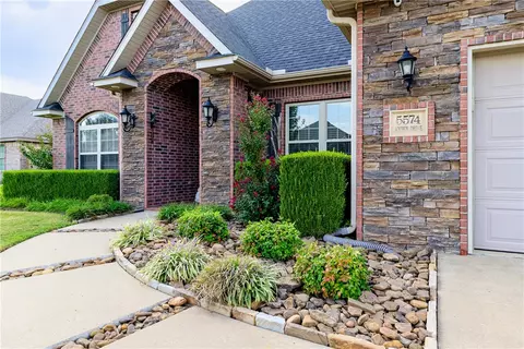 5574 Amber Dr, Springdale, AR 72764