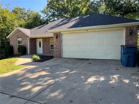 8 Lathrop Dr, Bella Vista, AR 72715