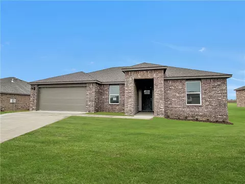1042 Emerald St, Prairie Grove, AR 72753