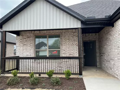 670 Marianne, Centerton, AR 72719