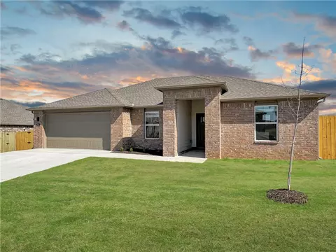 992 Emerald St, Prairie Grove, AR 72753