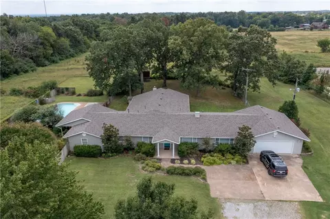 1677 Bliss St, Centerton, AR 72719