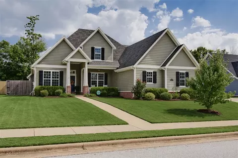 554 Kensington Dr, Cave Springs, AR 72718