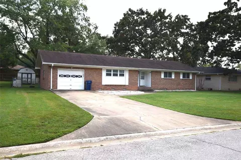 406 Jan Lynn St, Siloam Springs, AR 72761