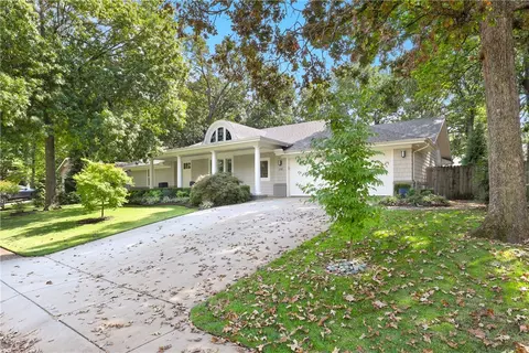 2311 E Tall Oaks Dr, Fayetteville, AR 72703