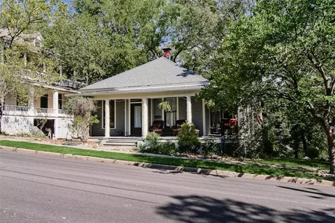 69 Mountain St, Eureka Springs, AR 72632