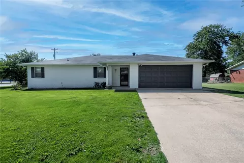 2406 SE 16th St, Bentonville, AR 72712