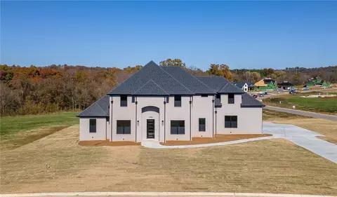 1094 Noah St, Fayetteville, AR 72703