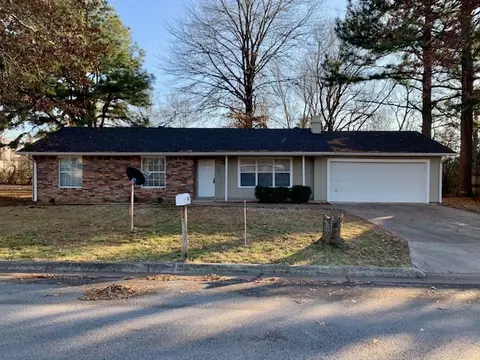 831 Lorena Ln, Fayetteville, AR 72701