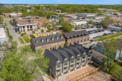422 SW B St, Bentonville, AR 72712