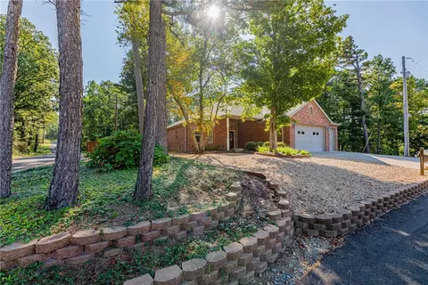 1 Marske Ln, Bella Vista, AR 72715