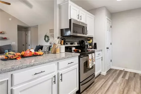 322 Wagon Trail Ave, Lowell, AR 72745 photo 6