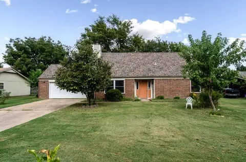 2111 Harvard St, Siloam Springs, AR 72761